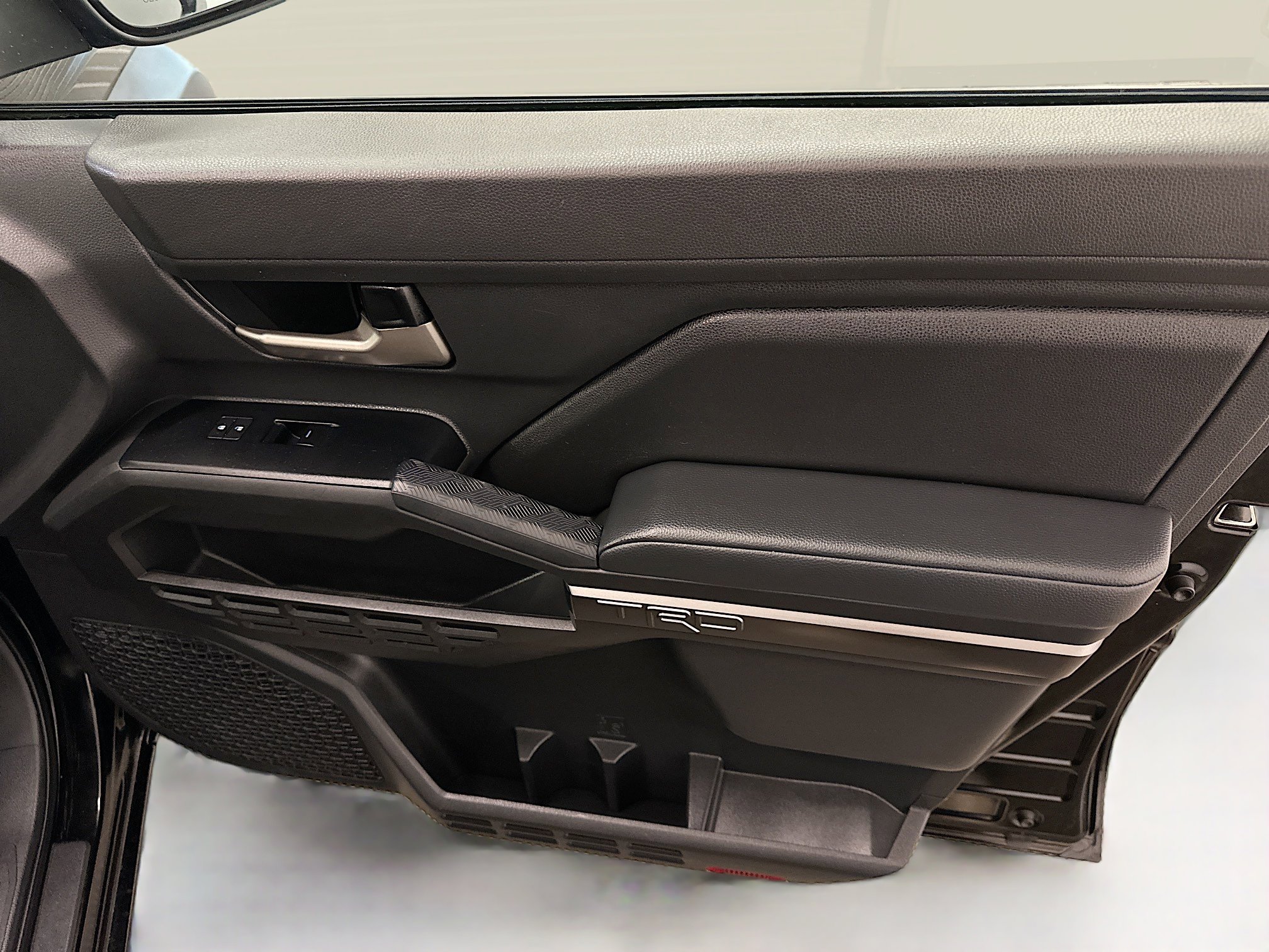 Used 2025 Toyota Tacoma TRD Off-Road image 32