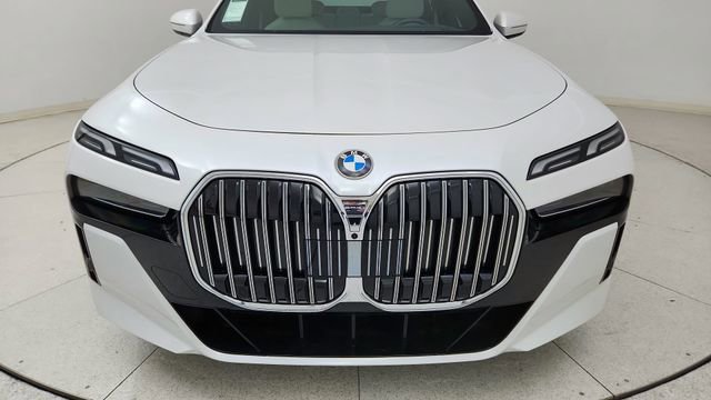 Used 2025 BMW 740i xDrive image 8
