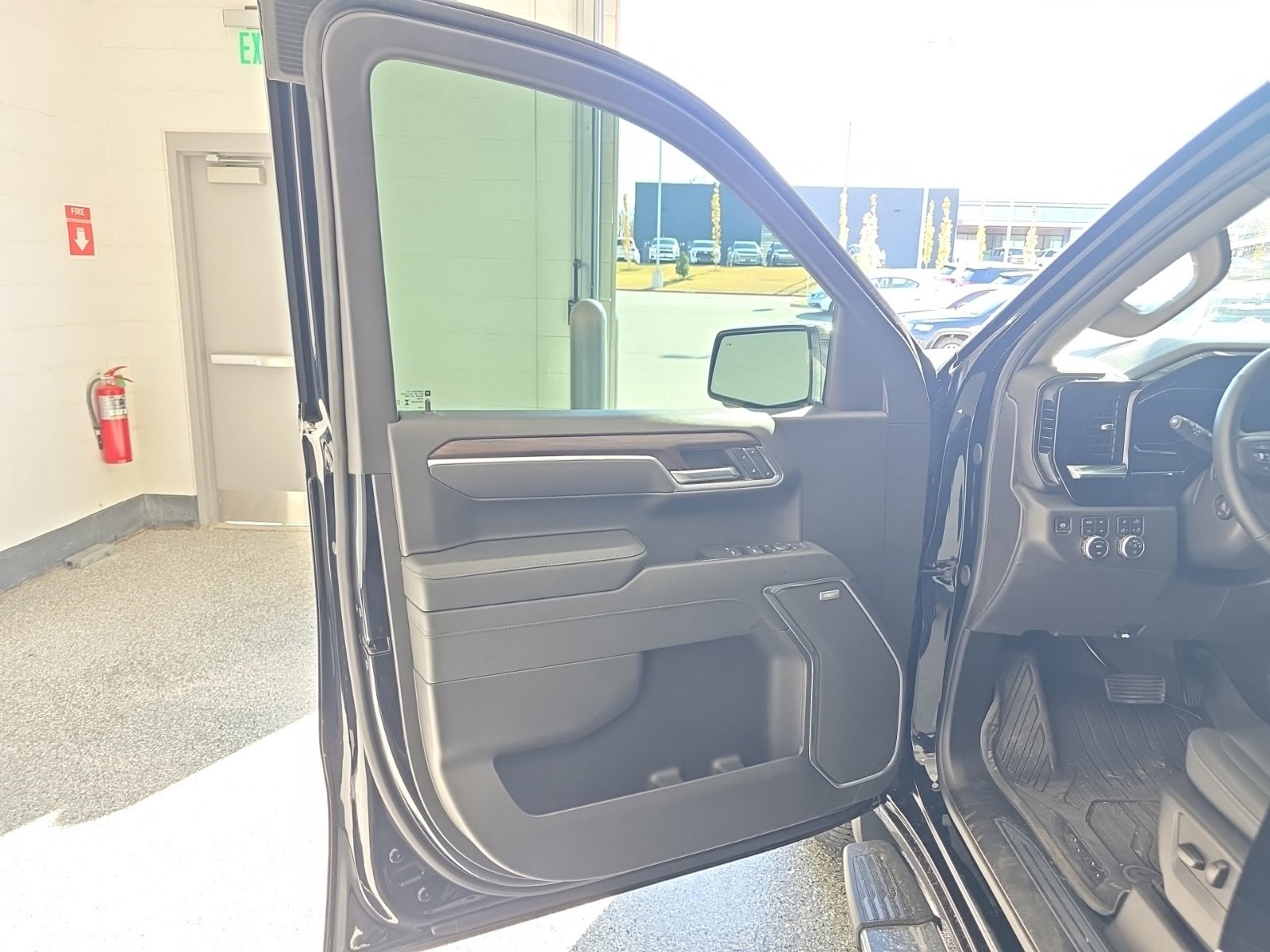 Used 2024 GMC Sierra 1500 SLT w/ SLT Premium Package image 34