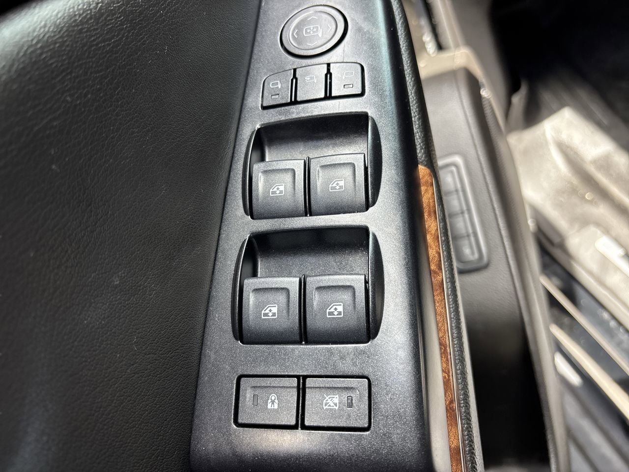 Used 2019 Chevrolet Suburban Premier RWD image 17