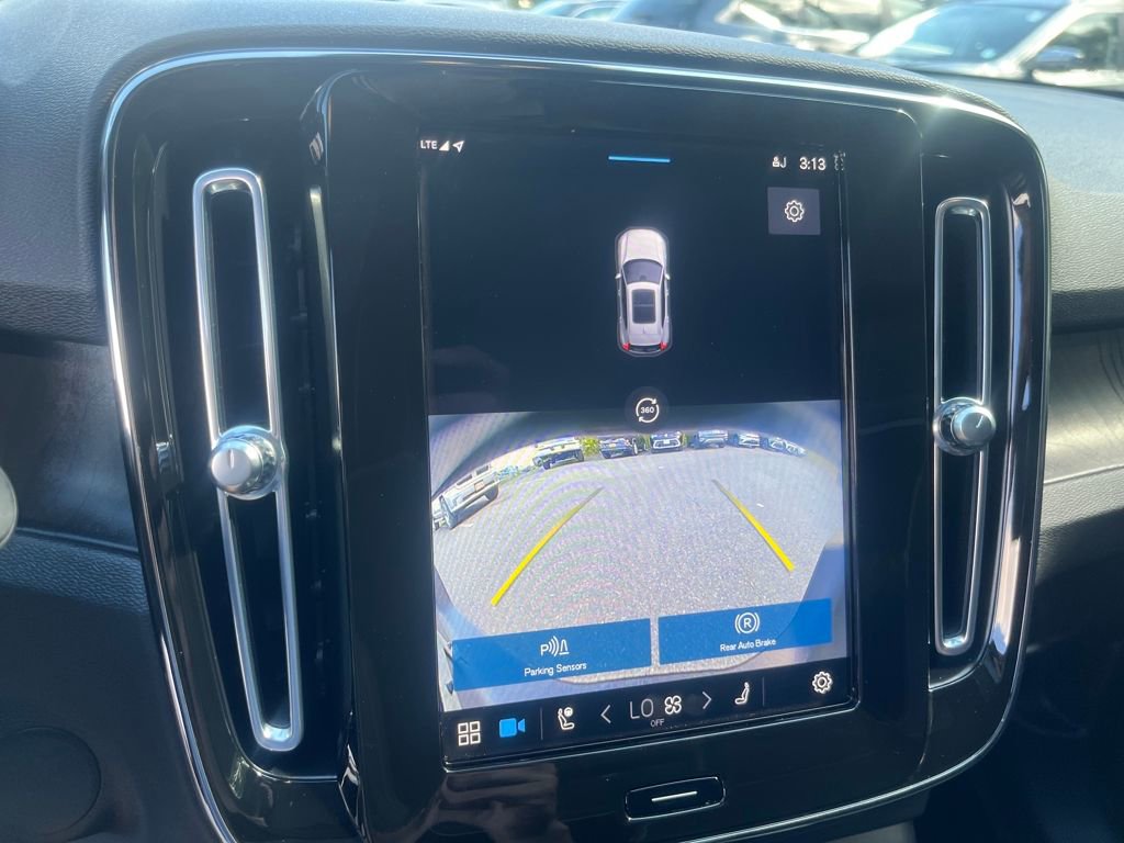 Used 2023 Volvo XC40 Recharge Ultimate image 12