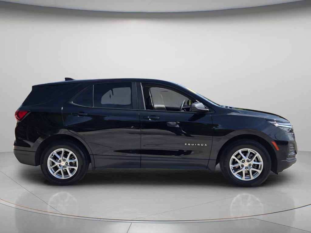 Used 2024 Chevrolet Equinox LS FWD image 4