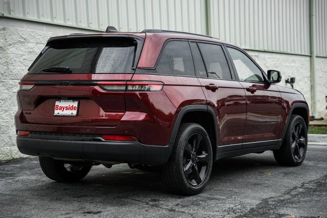 Used 2023 Jeep Grand Cherokee Altitude image 9