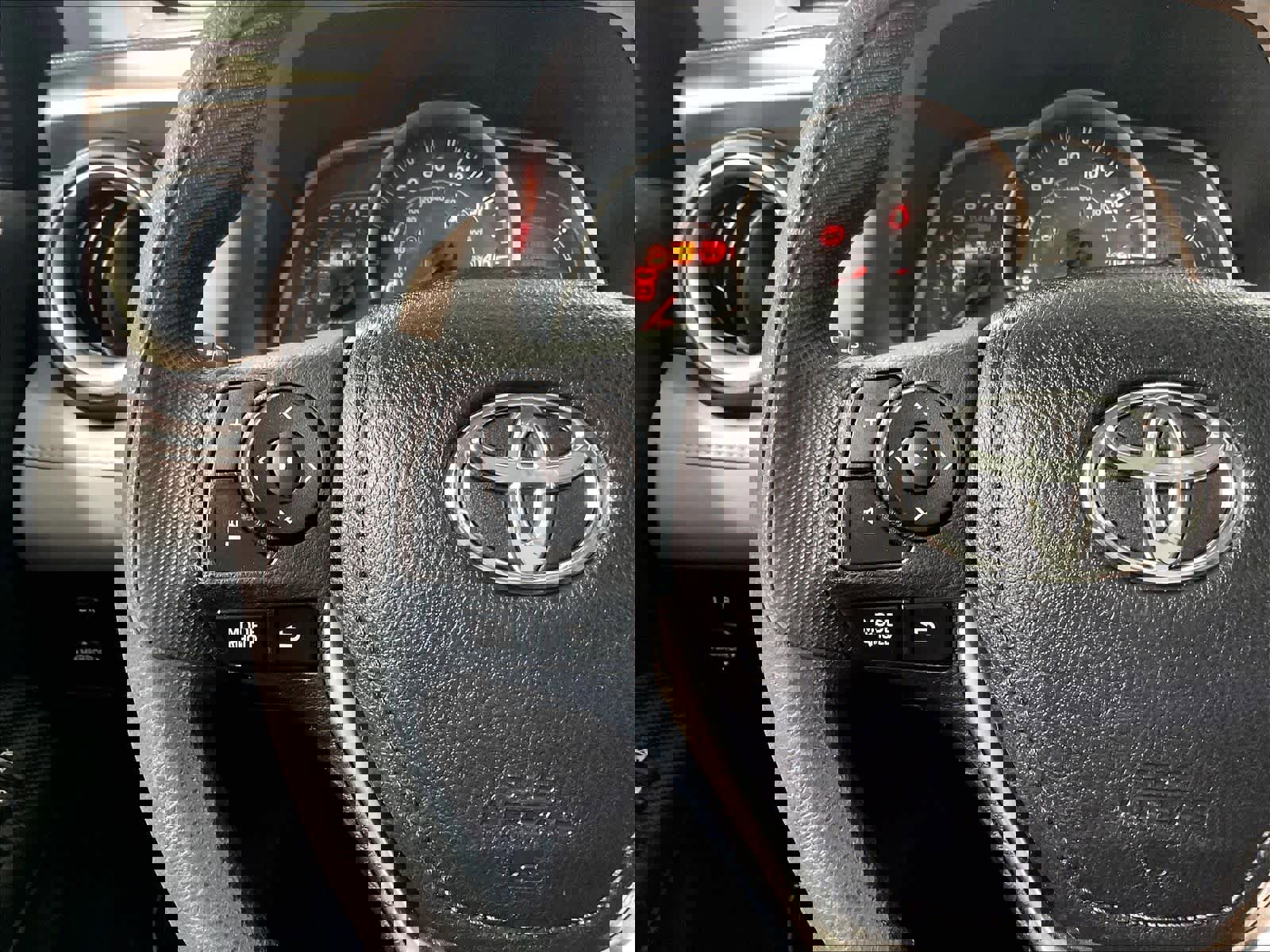 Used 2014 Toyota RAV4 XLE image 23