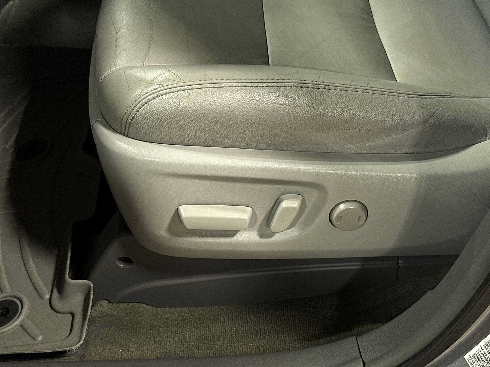 Used 2015 Toyota Sienna XLE w/ XLE Navigation Package FWD image 25