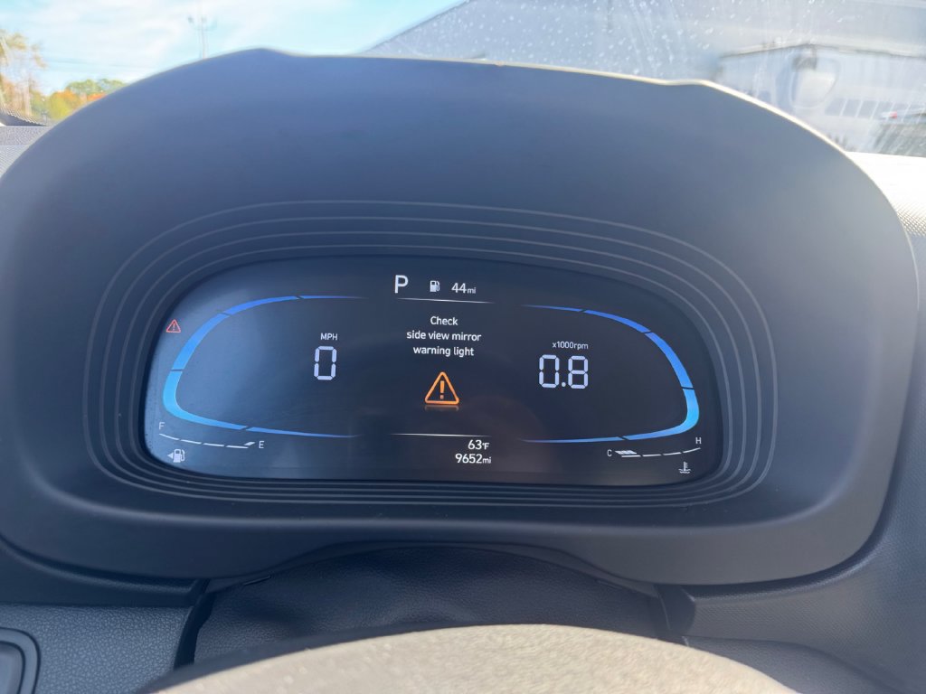 Used 2025 Hyundai Venue Limited FWD image 18