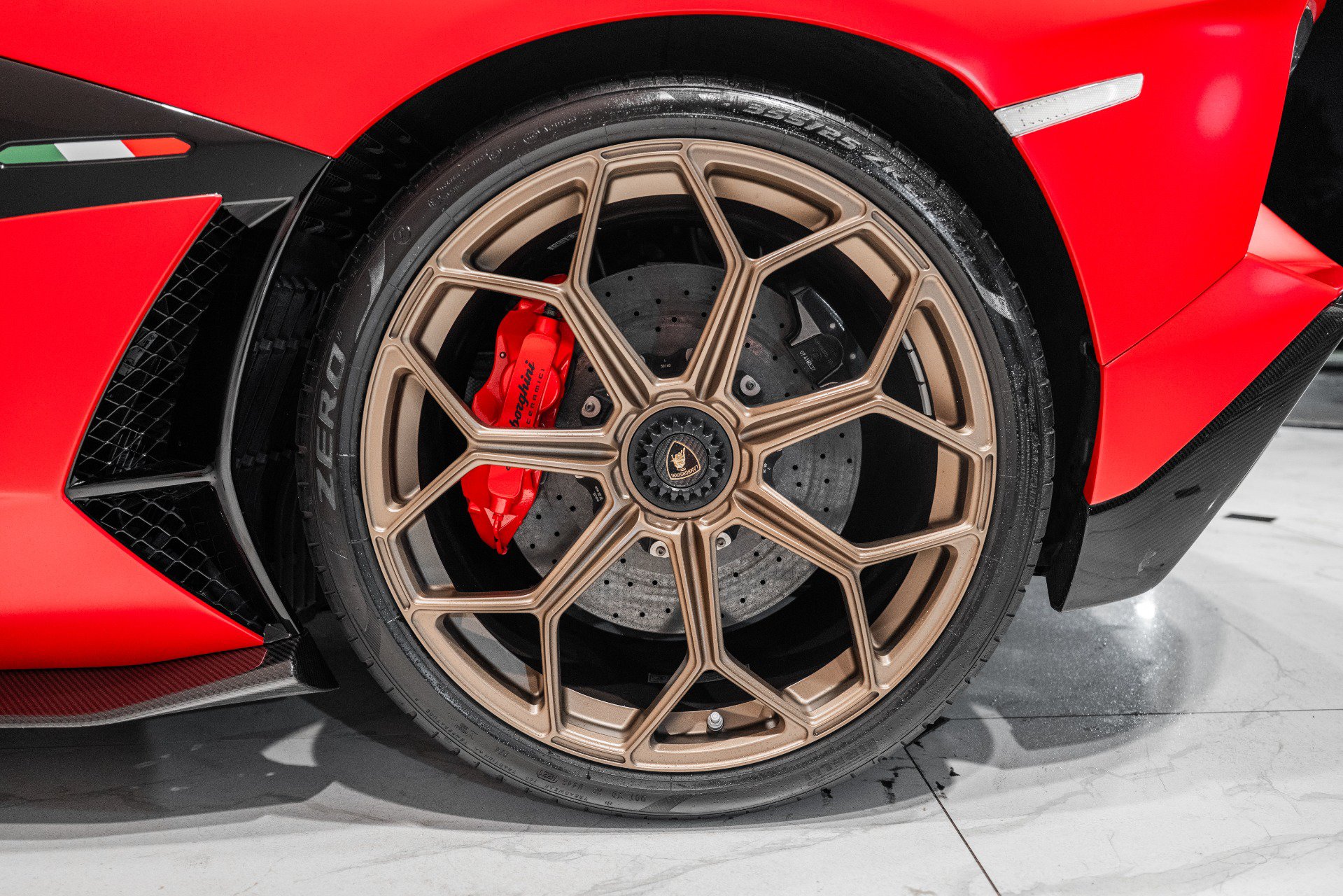 Used 2021 Lamborghini Aventador SVJ AWD/4WD image 14