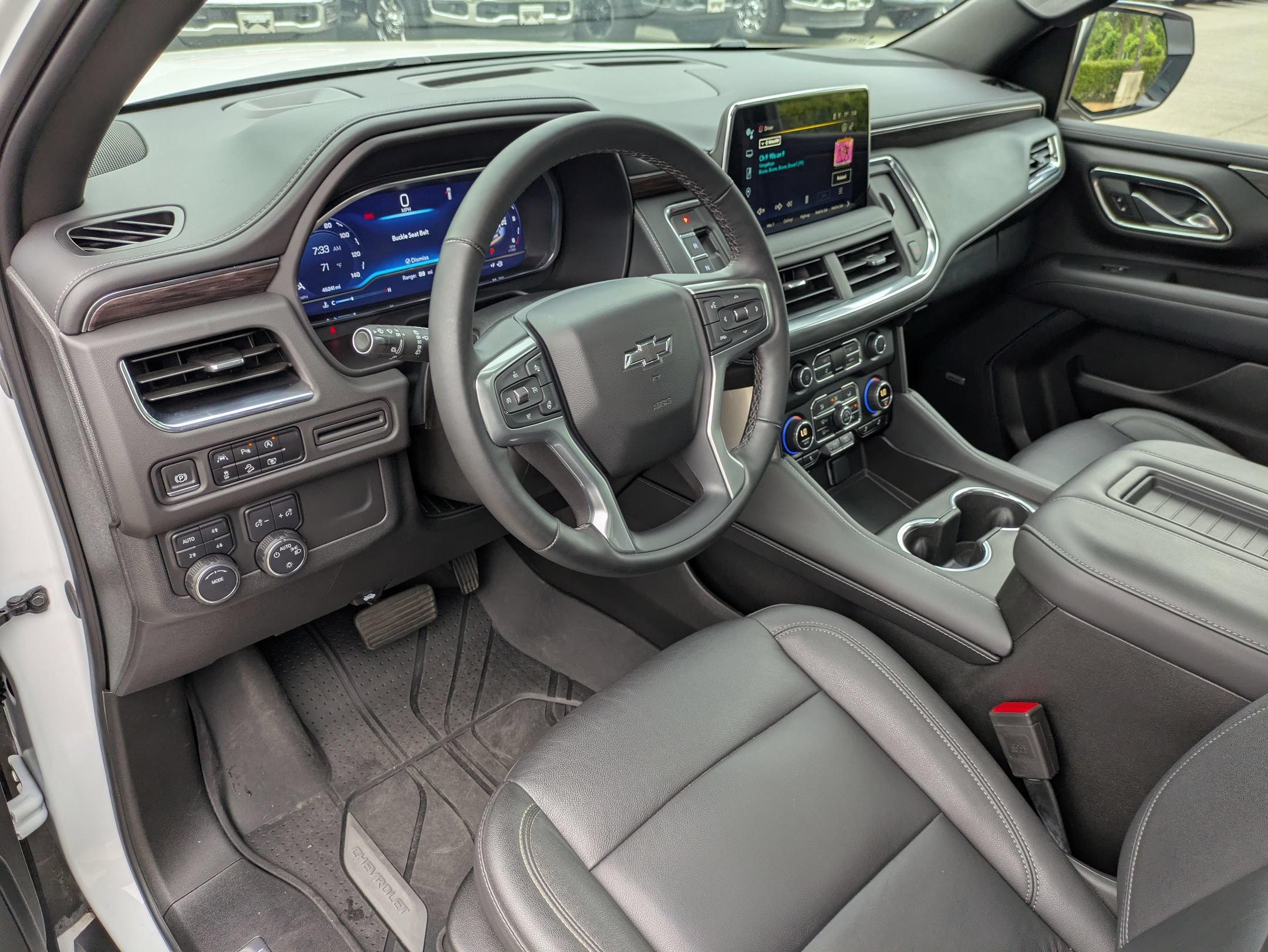 Used 2023 Chevrolet Tahoe Z71 w/ Luxury Package AWD/4WD image 15
