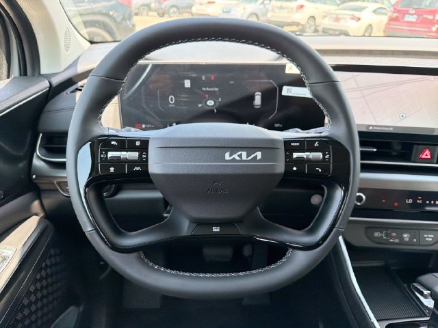 New 2027 Kia Carnival SX w/ Dark Edition Package FWD image 10