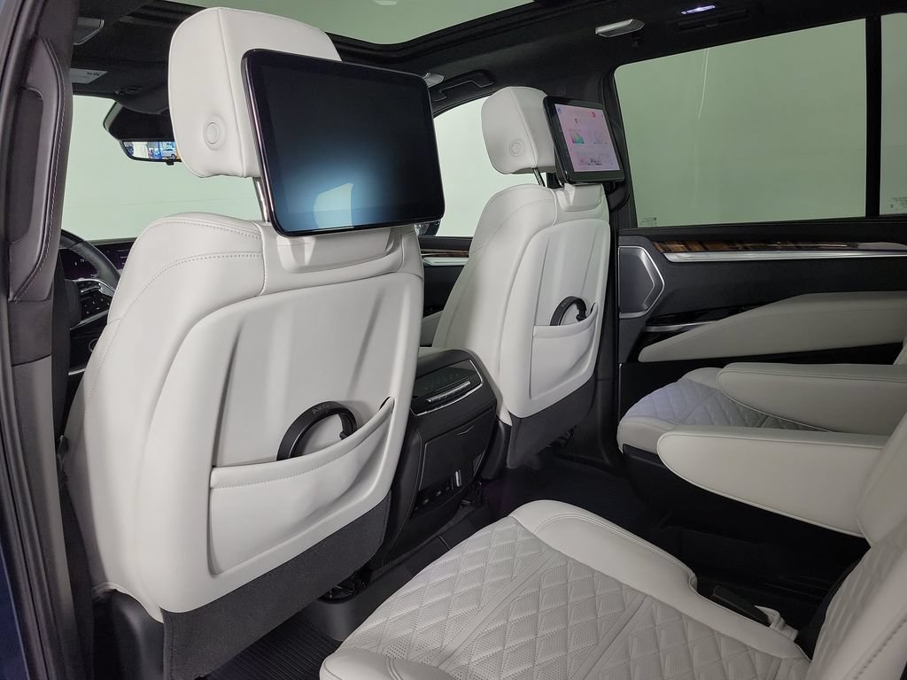Used 2026 Cadillac Escalade Platinum Sport w/ LPO, ONYX Package AWD/4WD image 13