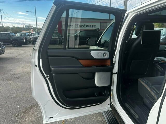 Used 2023 Lincoln Navigator L Black Label image 12