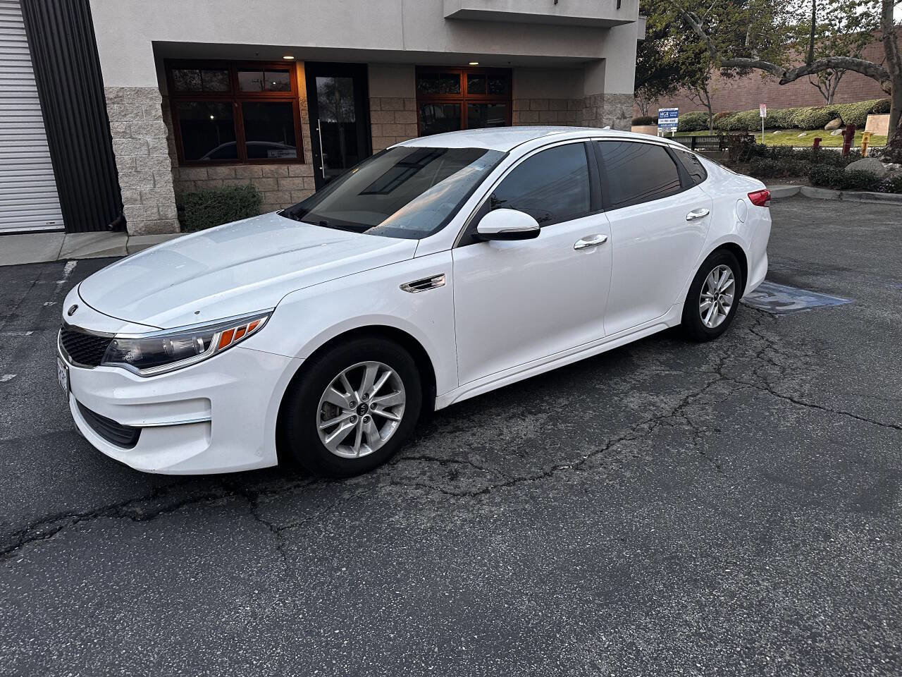 Used 2016 Kia Optima LX image 1
