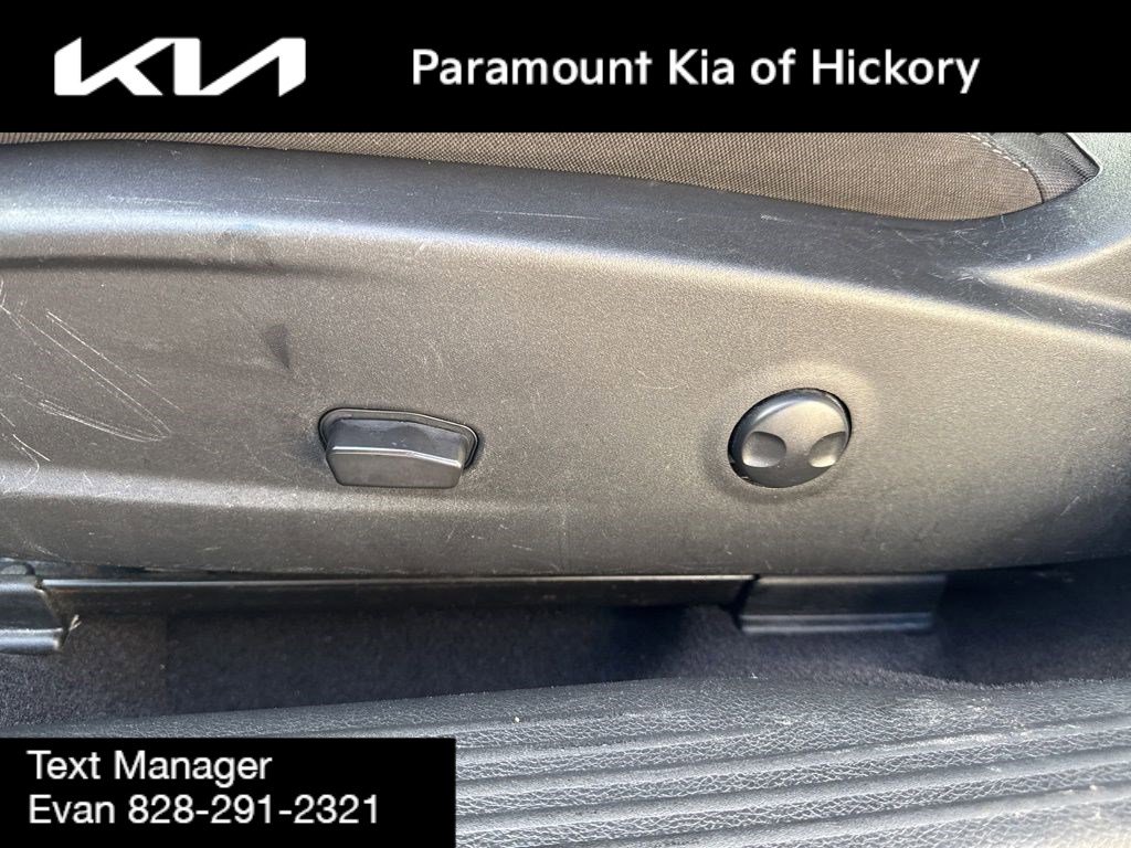 Used 2023 Dodge Challenger SXT image 18