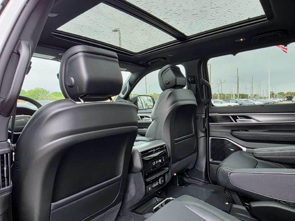 New 2026 Jeep Grand Wagoneer Limited AWD/4WD image 11