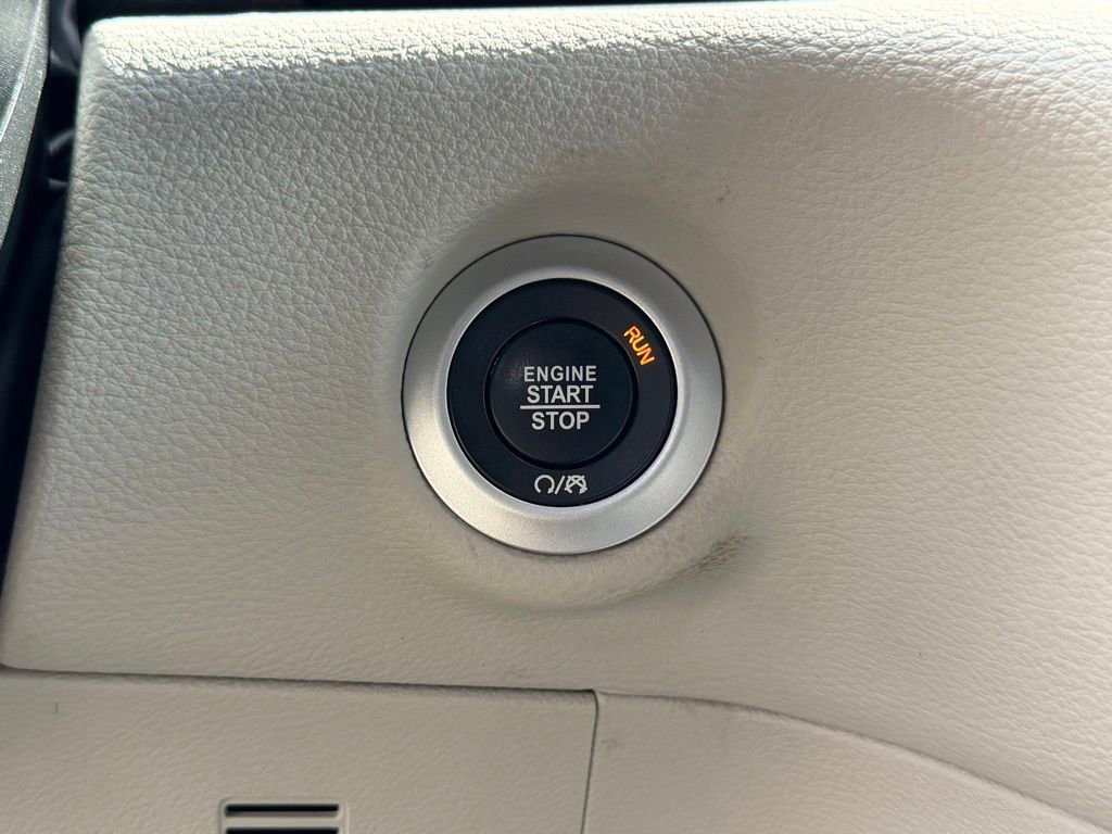 Used 2021 Chrysler Pacifica Touring-L w/ Uconnect Theater Family Group image 29