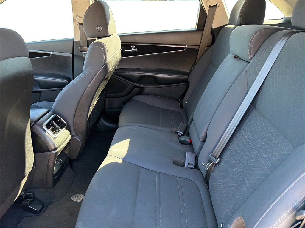 Used 2018 Kia Sorento L image 11
