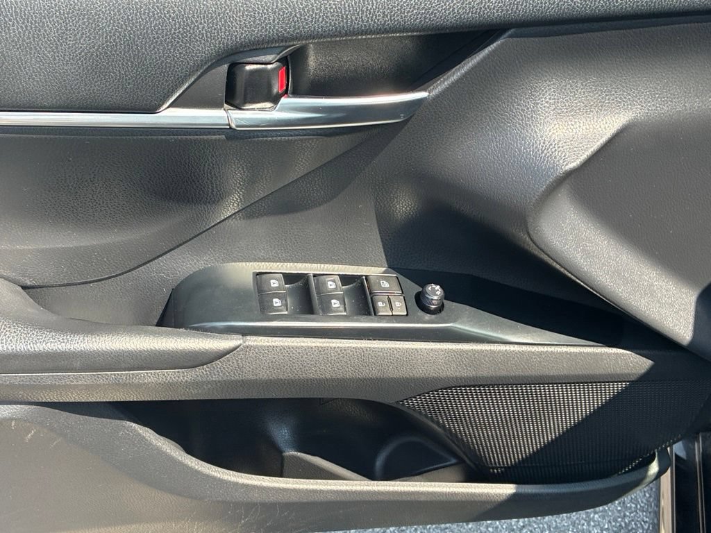 Used 2018 Toyota Camry SE w/ Moonroof Package FWD image 17