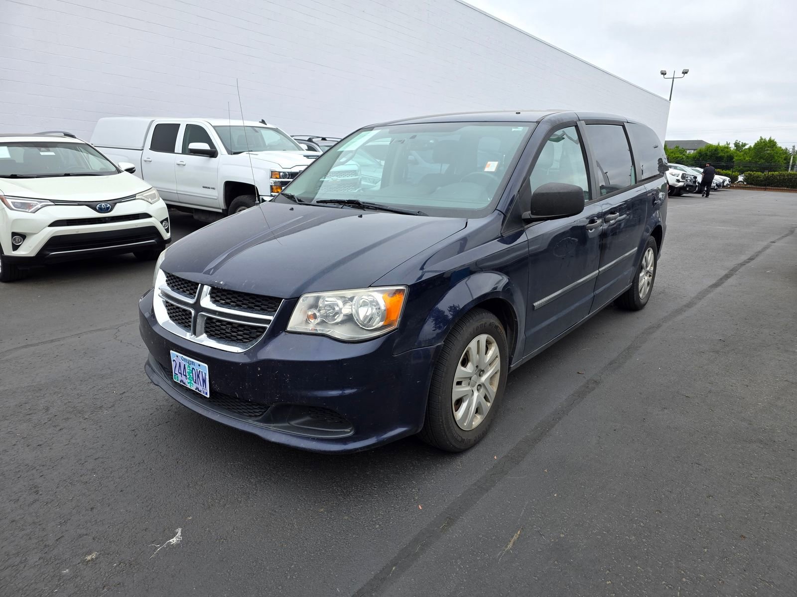 Used 2016 Dodge Grand Caravan American Value Package w/ UConnect Hands-Free Group FWD image 2