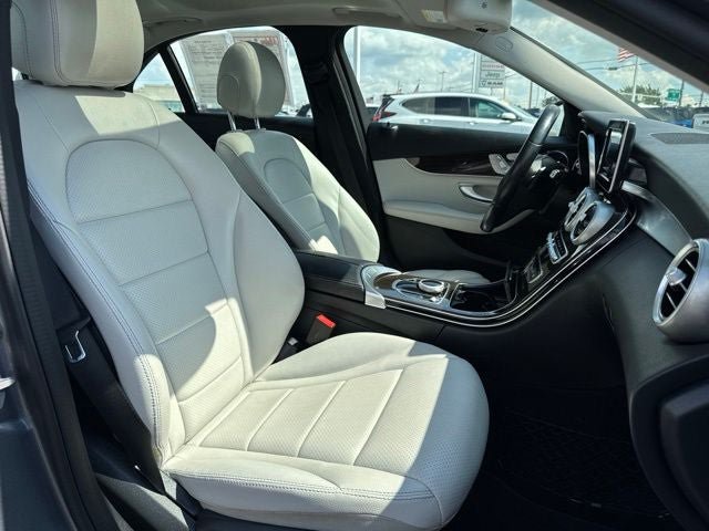 Used 2017 Mercedes-Benz C 300 4MATIC Sedan image 29
