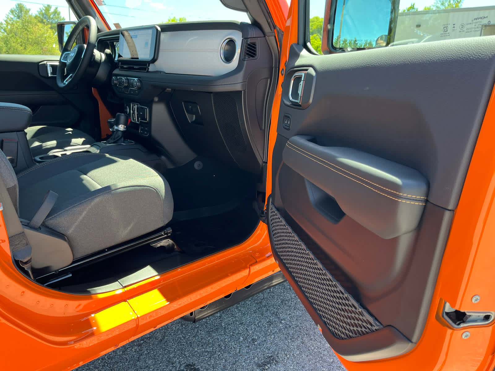 New 2026 Jeep Wrangler Unlimited Sahara AWD/4WD image 33