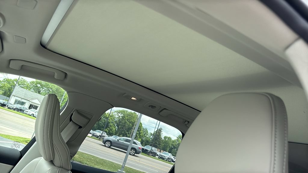 New 2026 Volvo XC60 T8 Ultra w/ Protection Package Premier AWD/4WD image 10