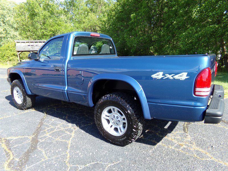 Used 2004 Dodge Dakota 4x4 Regular Cab w/ Tire & Handling Group image 10