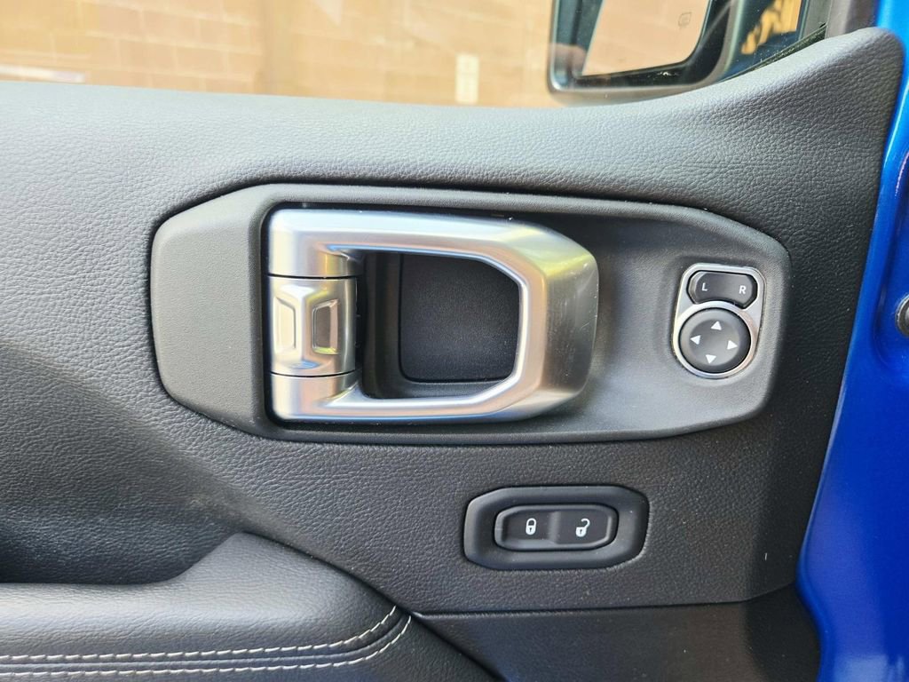 Used 2022 Jeep Wrangler Unlimited Sahara w/ LED Lighting Group AWD/4WD image 39