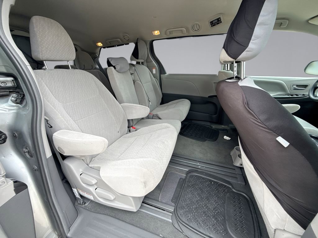 Used 2017 Toyota Sienna LE FWD image 17