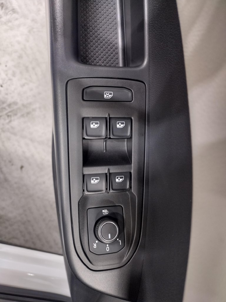 Certified 2025 Volkswagen Taos S AWD/4WD image 20
