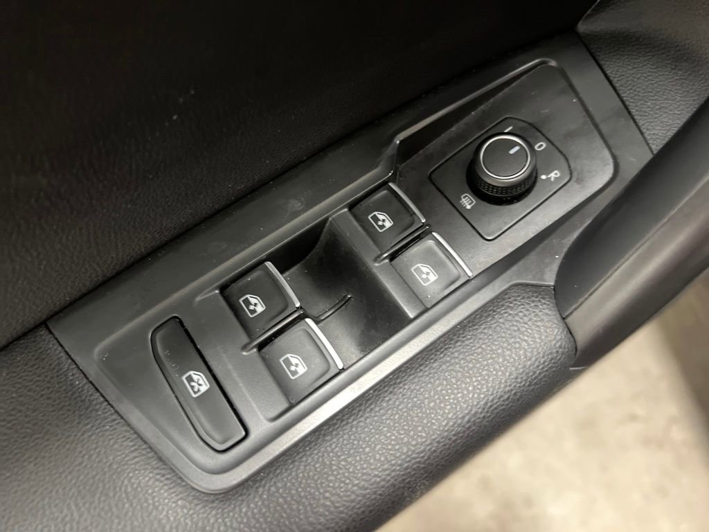 Used 2021 Volkswagen Tiguan SE R-Line image 13