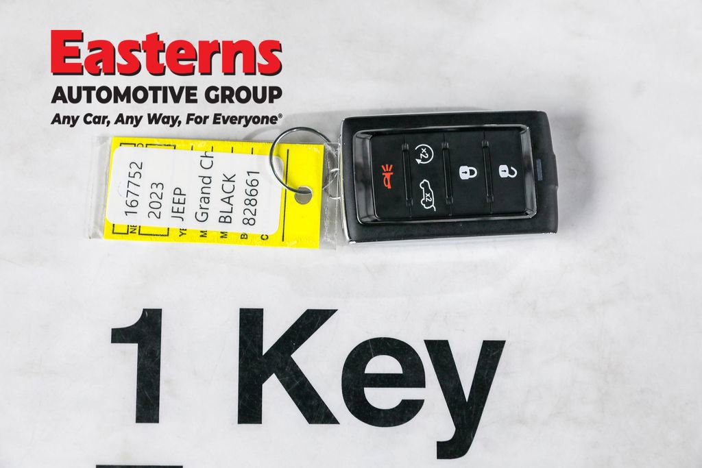 Used 2023 Jeep Grand Cherokee L Laredo image 27