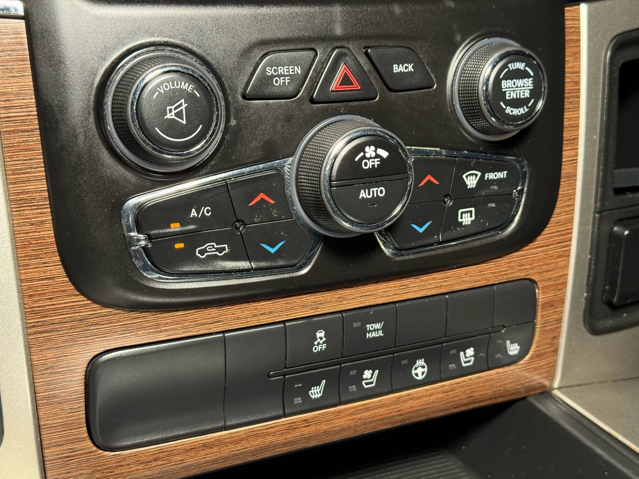 Used 2014 RAM 1500 Laramie image 40