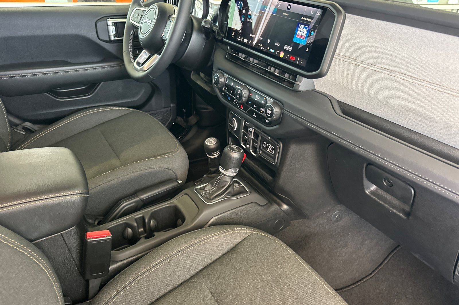 Used 2025 Jeep Wrangler Unlimited Sahara image 16