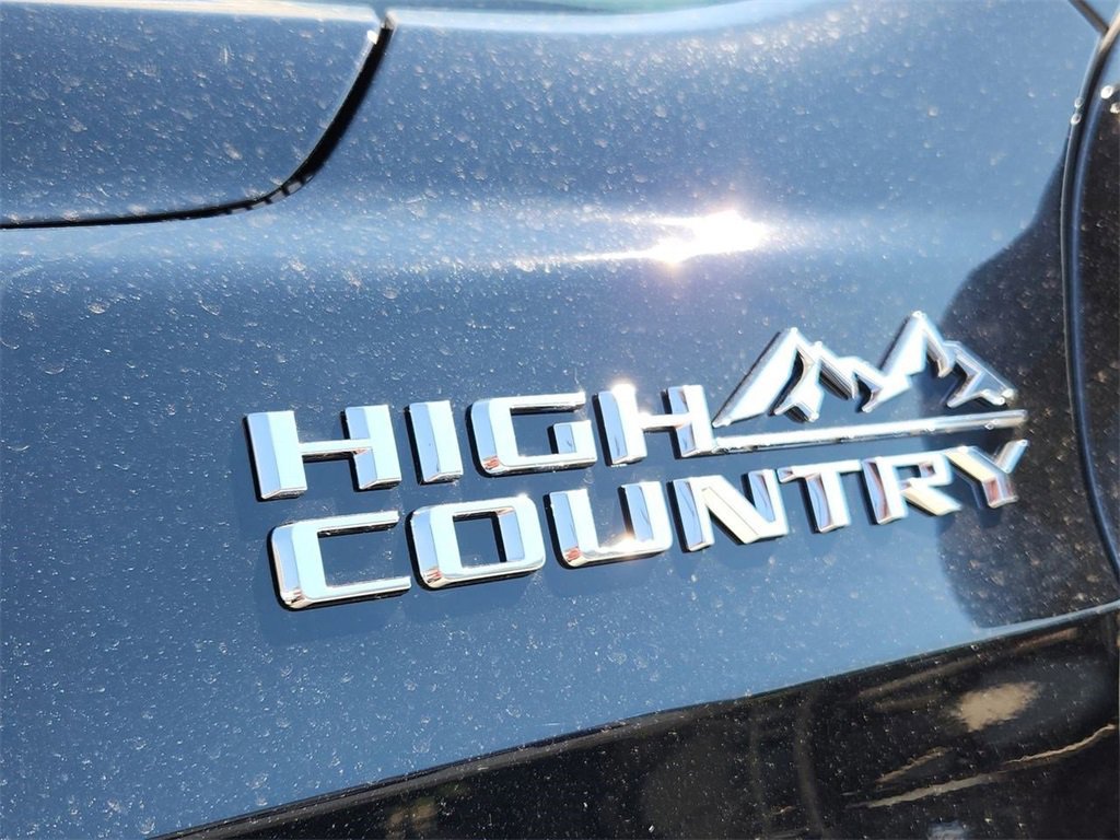 New 2025 Chevrolet Suburban High Country image 32