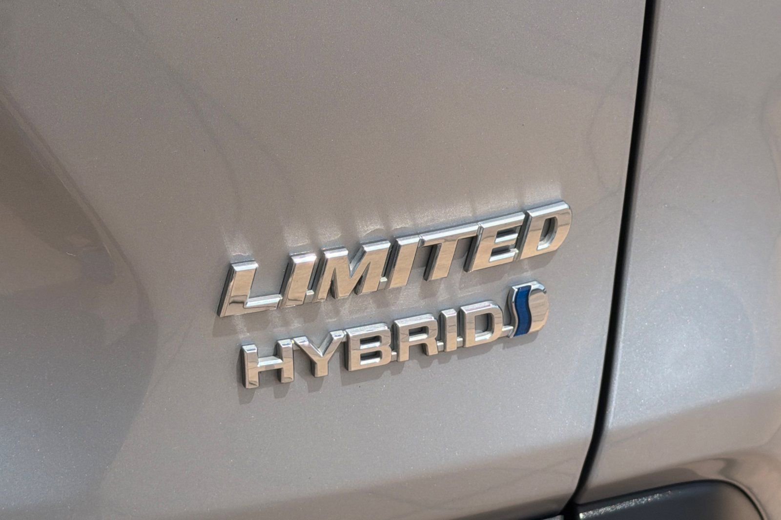 Used 2019 Toyota RAV4 Limited AWD/4WD image 34