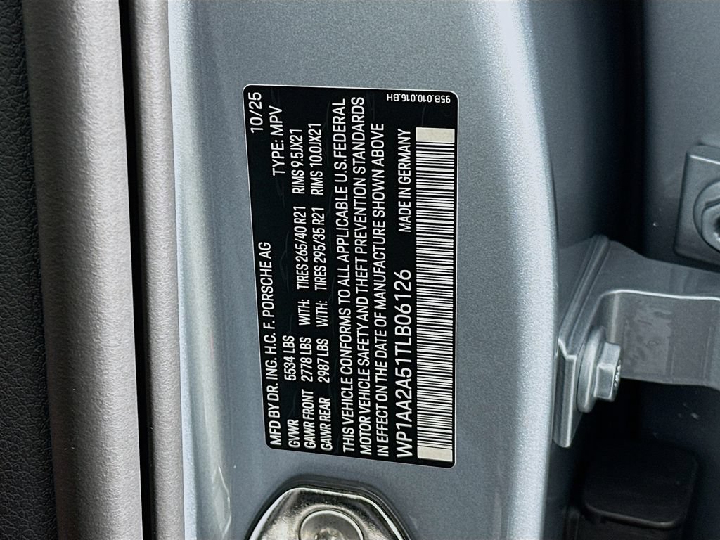 Certified 2026 Porsche Macan AWD/4WD image 35