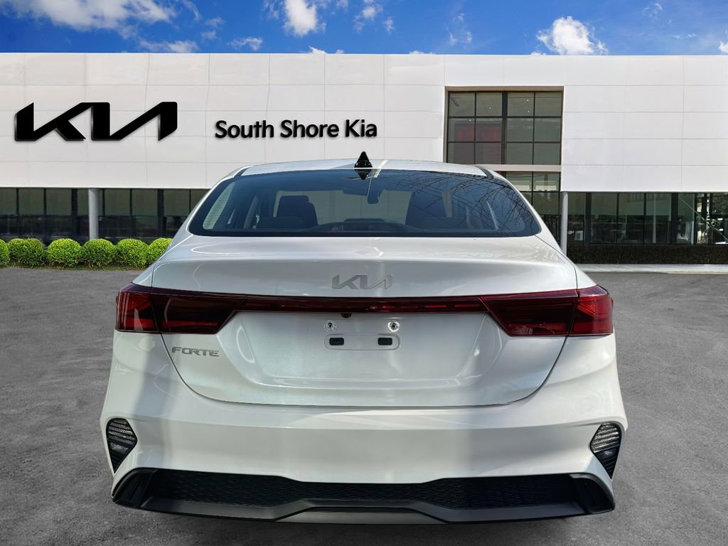 Used 2023 Kia Forte LXS w/ LXS Technology Package image 5