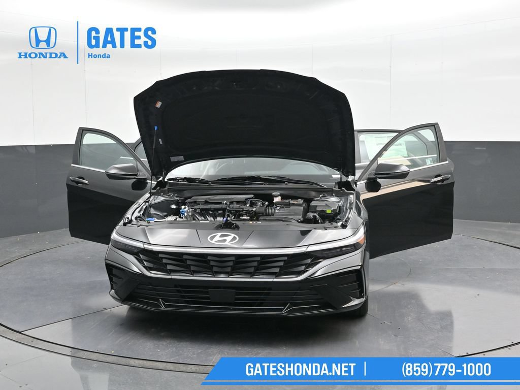 Used 2025 Hyundai Elantra Limited w/ Cargo Package FWD image 63
