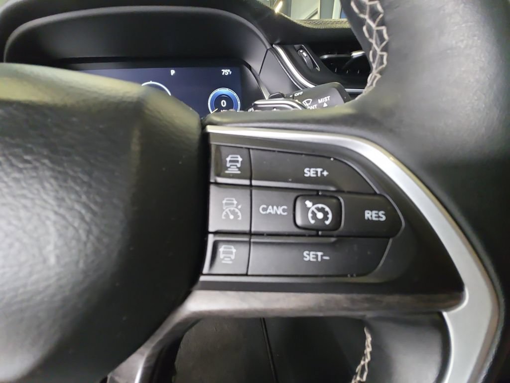 Used 2022 Jeep Grand Cherokee Limited AWD/4WD image 19