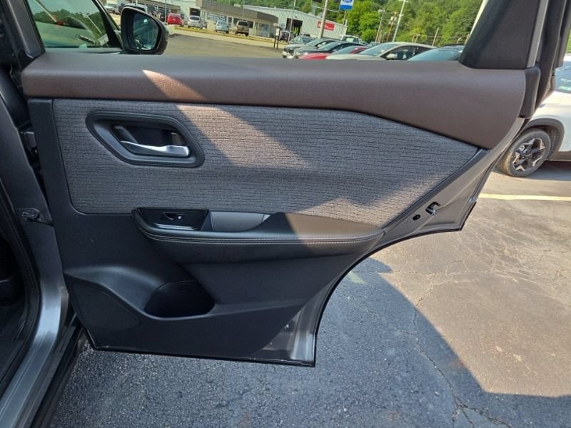 Used 2021 Nissan Rogue SV AWD/4WD image 15