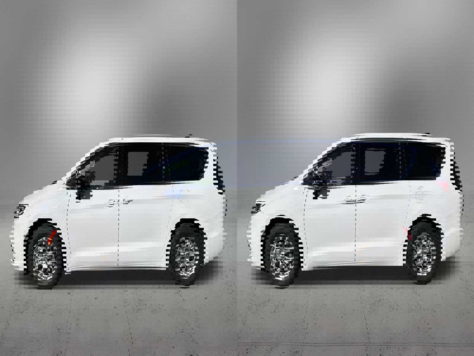 Used 2024 Chrysler Pacifica Touring-L image 2