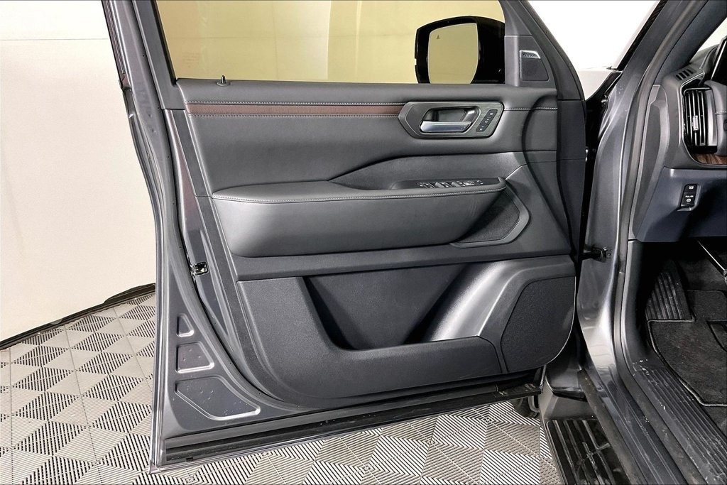 New 2026 Nissan Armada SL w/ Captain's Chari Seat Package RWD image 40