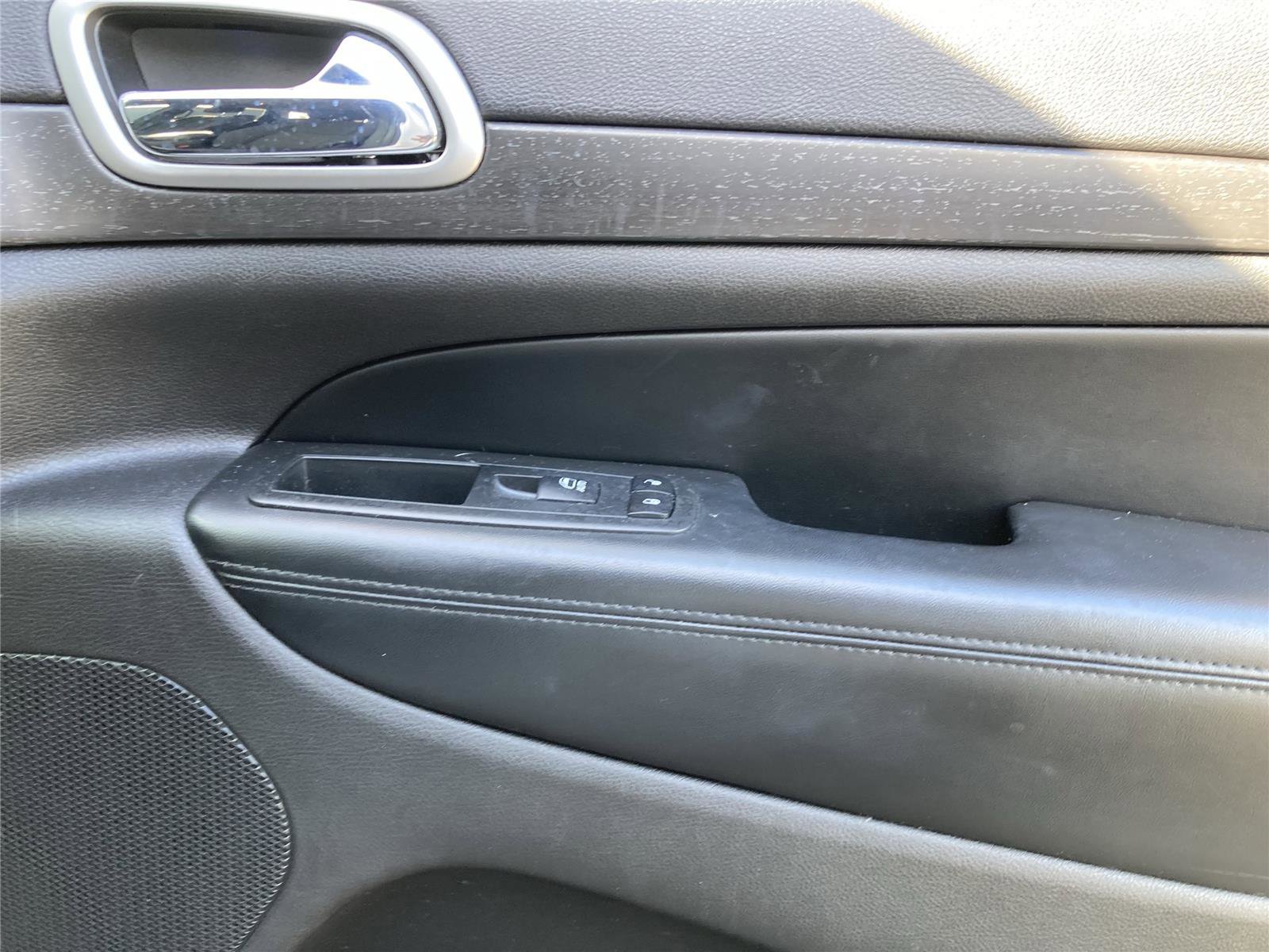 Used 2018 Jeep Grand Cherokee Laredo image 32