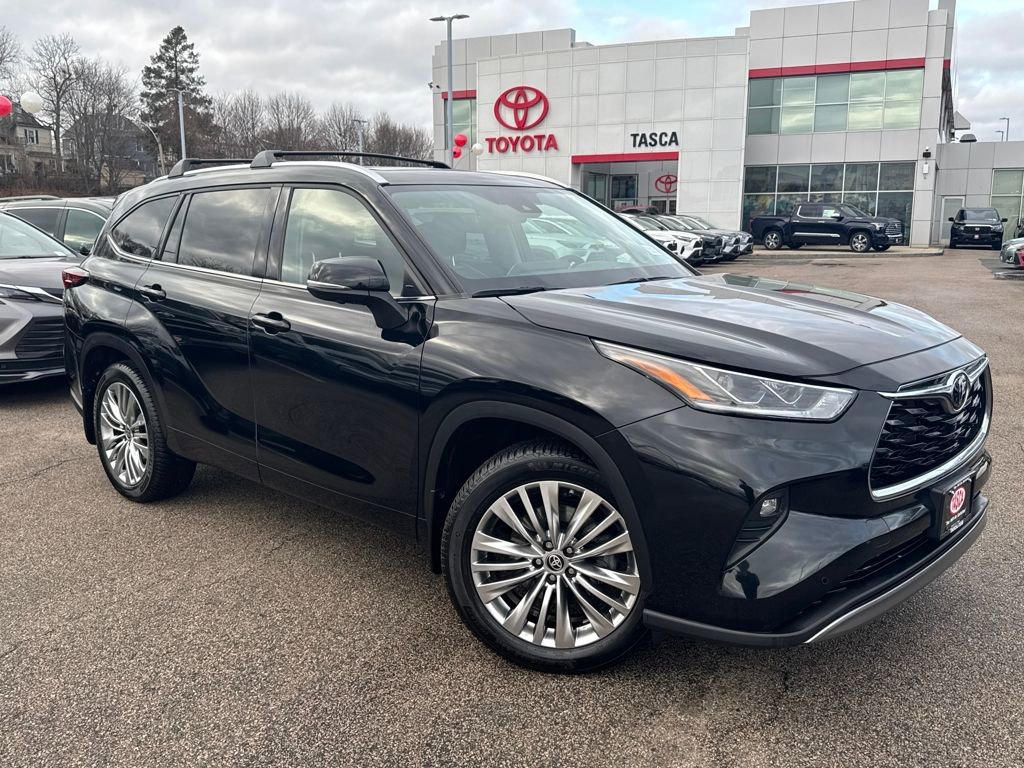 Used 2024 Toyota Highlander Platinum image 1