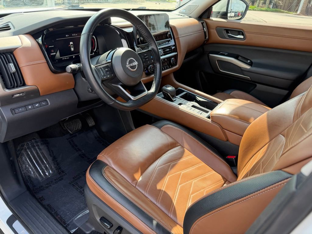 Used 2022 Nissan Pathfinder Platinum w/ Cargo Package FWD image 12
