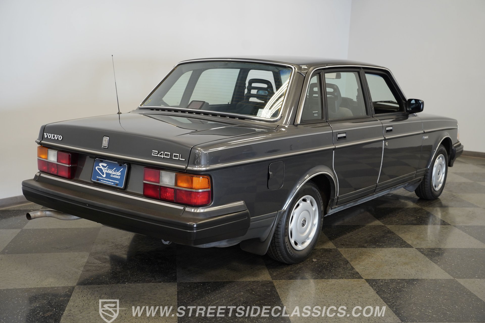 Used 1988 Volvo 240 Sedan RWD image 12
