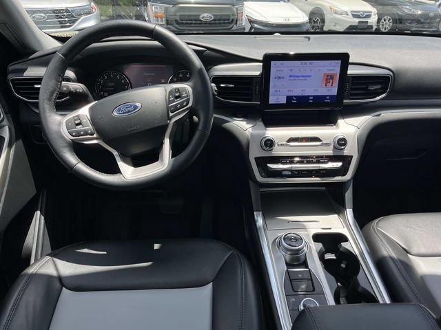 Used 2024 Ford Explorer XLT w/ Equipment Group 202A AWD/4WD image 18