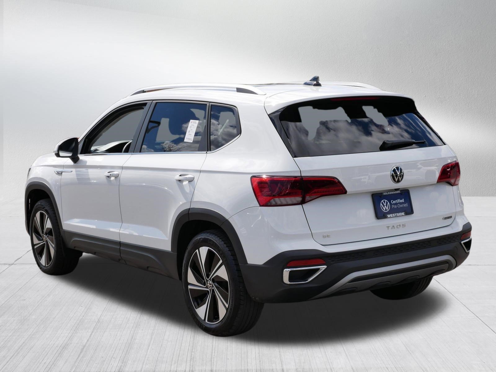 Certified 2024 Volkswagen Taos SE w/ Panoramic Sunroof Package AWD/4WD image 5