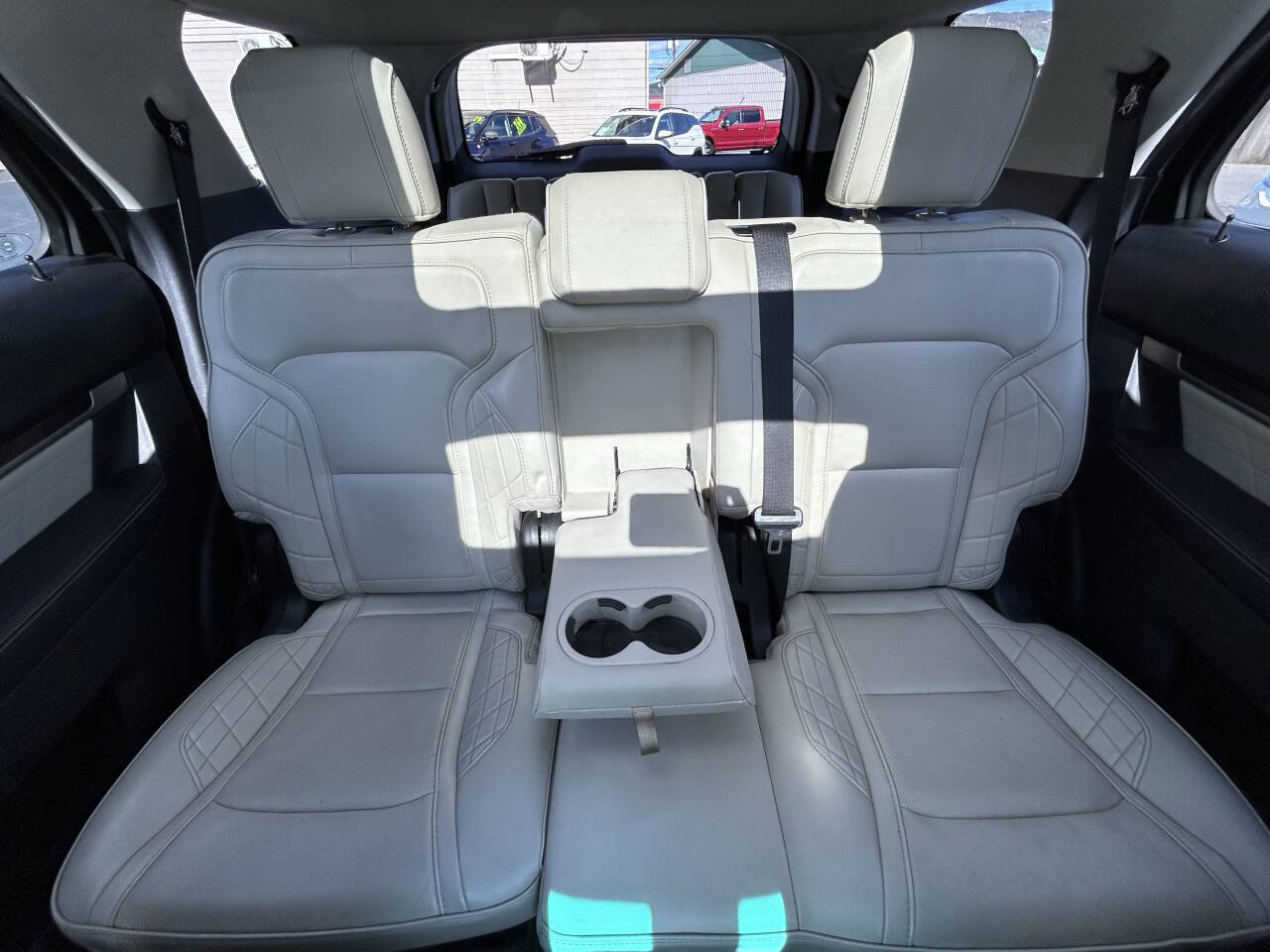 Used 2017 Ford Explorer Platinum image 31