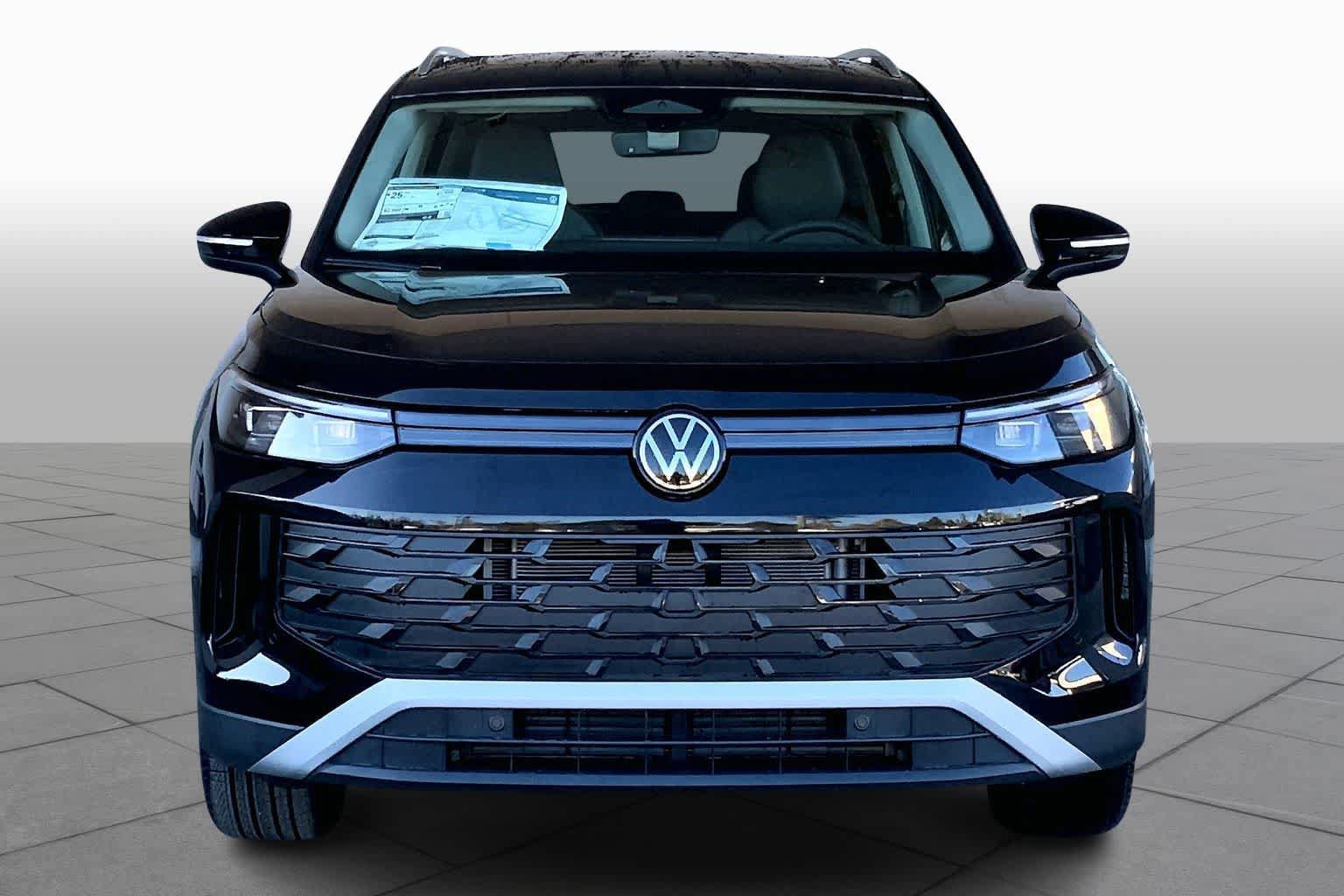 New 2026 Volkswagen Tiguan SE FWD image 3